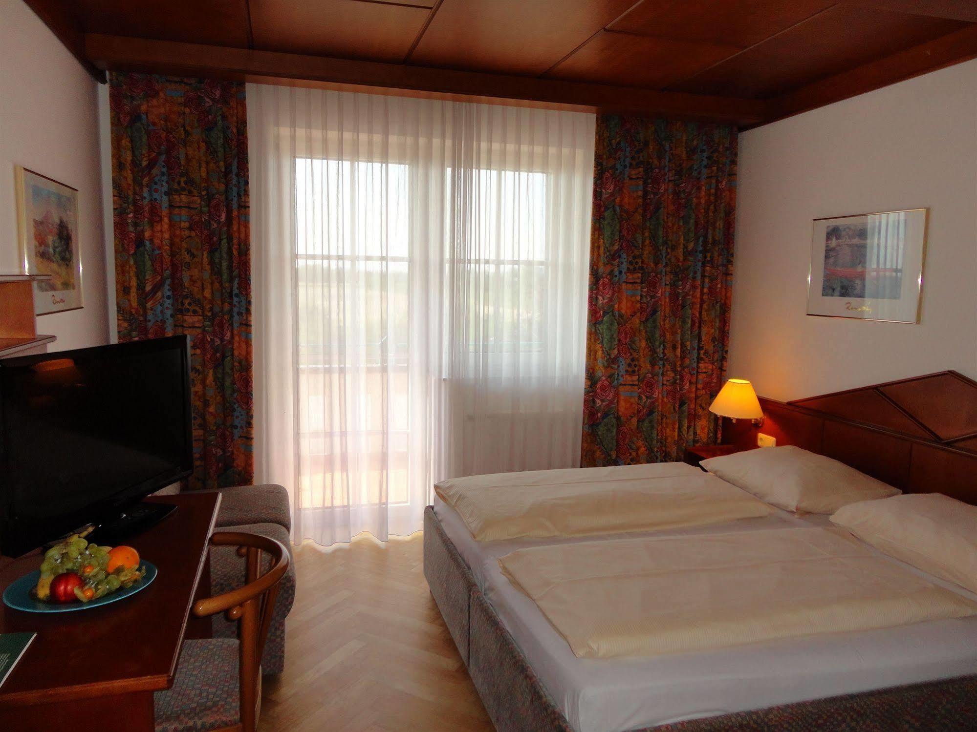Komfort-Hotel Stockinger Ансфельден Экстерьер фото